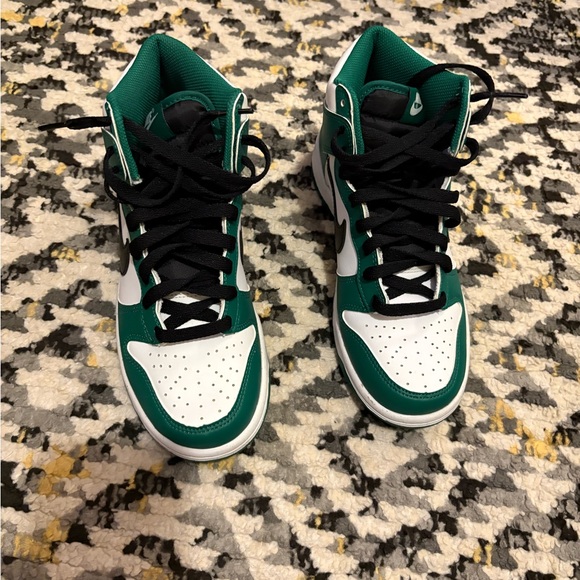 Nike dunks - Picture 1 of 4